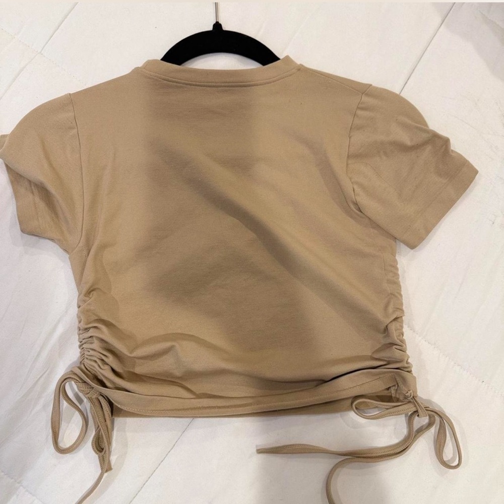 Aura Tan Short Sleeve cropped